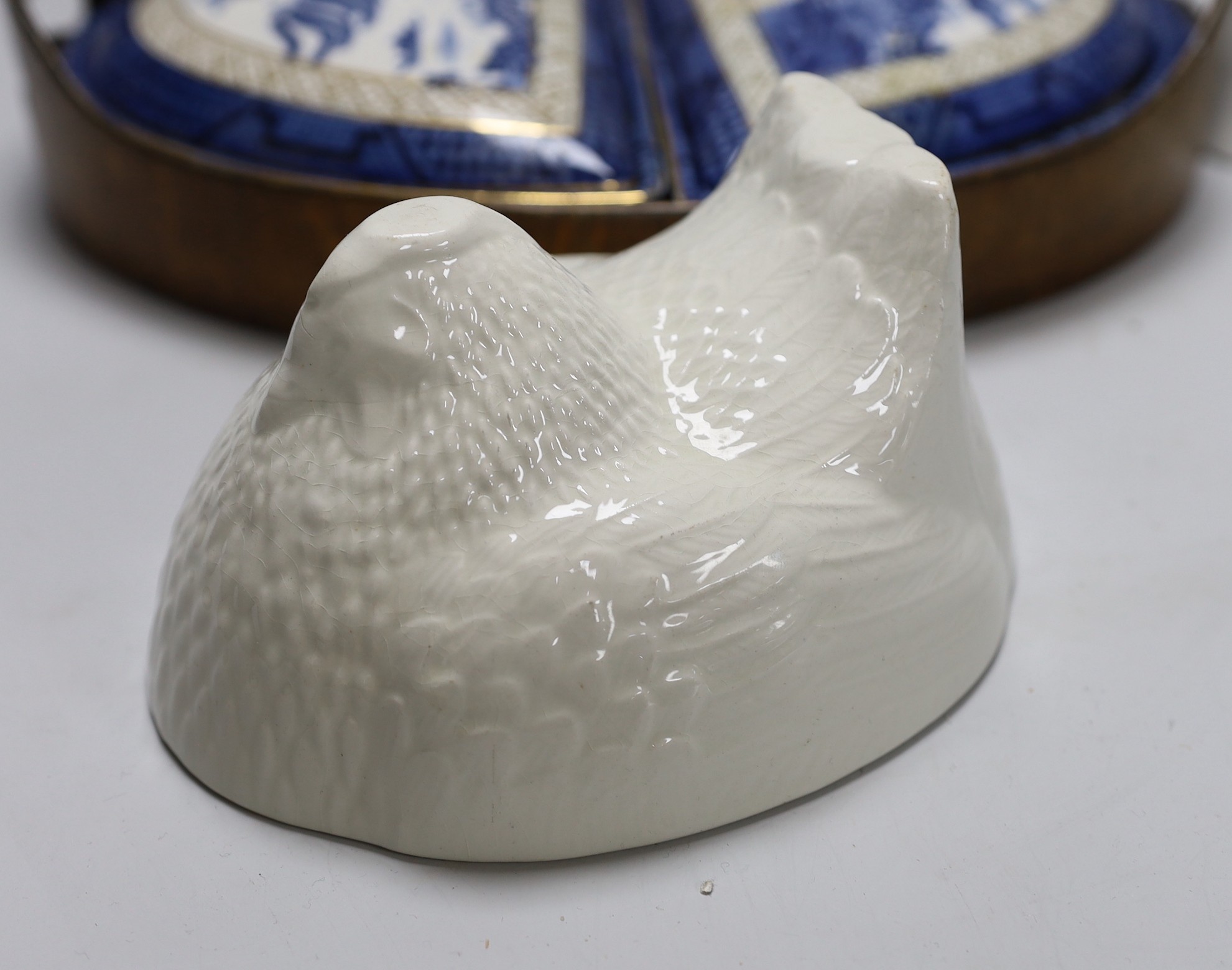 A Booths Real Old Willow pattern hors d'oeuvres set and two jelly moulds, Shelley and Greens